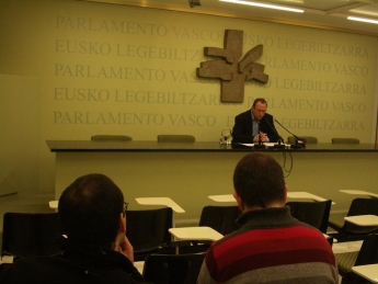 Juanjo Agirrezabala en el Parlamento